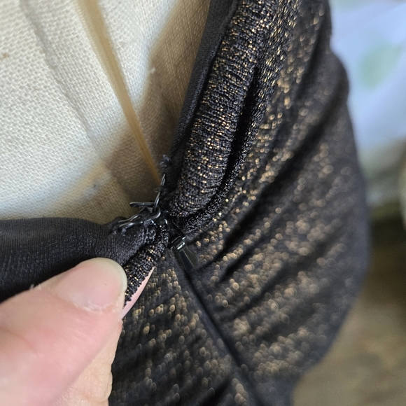 DB STUDIO | Cowl Neck Metallic Glitter Knit Sheath w/ Slit in Bronze sz 4 - Picture 6 of 14